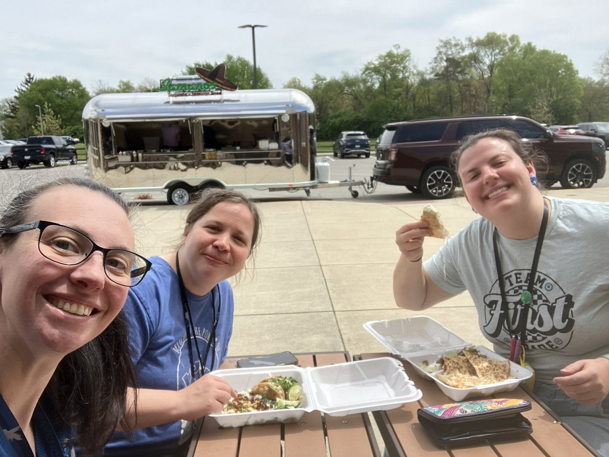 Thank you to our campus partners at MSD Lawrence ELC at Mary Castle for planning this nice Friday treat to have Samano's Taqueria for lunch! Our teachers enjoyed a wonderful lunch and nice weather! #LIFTmec 🌮