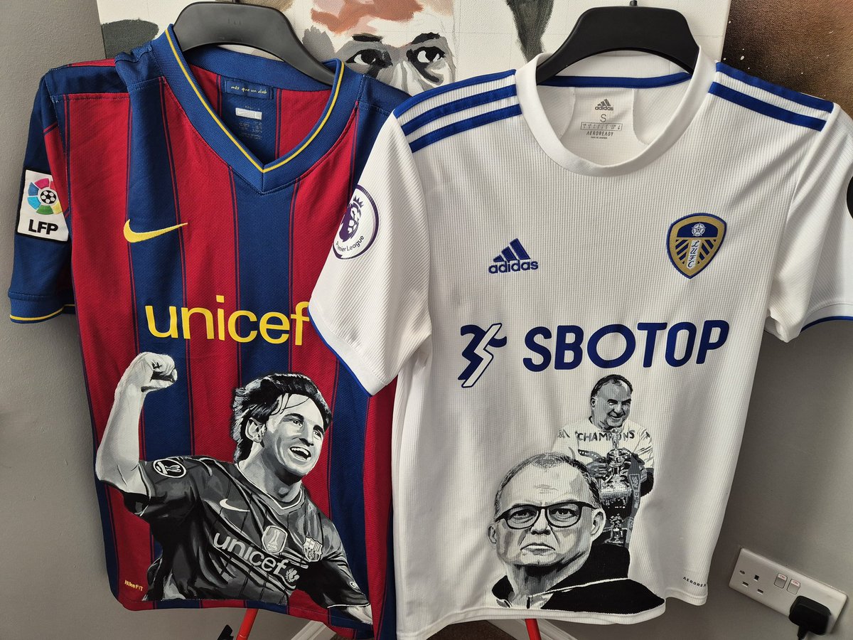 PaulBeilby's tweet image. My son &amp;amp; #lufc fan @ObaeGraphics is currently acrylic painting on football shirts. Just had an order from a Norwich City fan and the player himself has acknowledged it. Anyone wanting artwork doing on a shirt then please give him a shout 👍🏻