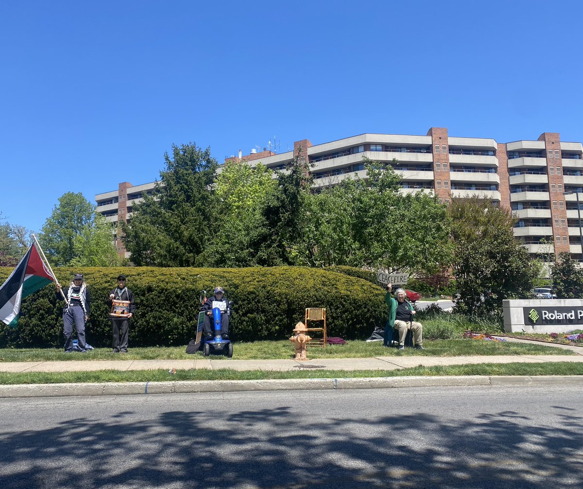 I just drove by a retirement community in Baltimore. Residents are gathered outside wearing keffiyehs, waving Palestinian flags. Not a huge crowd but out of frame they stretch the block. Heartwarming!