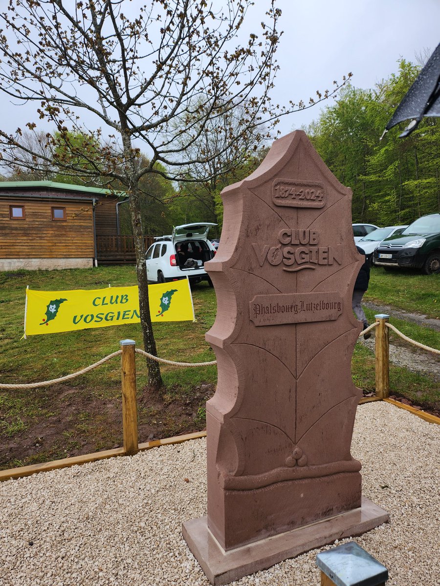 Inauguration de la stèle marquant le 150e anniversaire du Club Vosgien de Phalsbourg-Lutzelbourg, au chalet du Limmersberg à Hultehouse 🏞