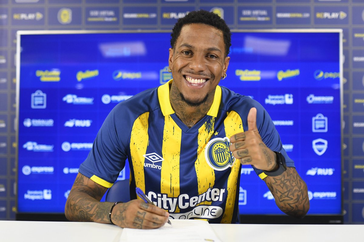 🚨🇺🇾 Por el momento, Abel Hernández no rescindirá su contrato con #RosarioCentral. ➡️ La CD “Canalla” le manifestó al entorno del jugador que la idea es que se quede y que pueda volver a jugar lo antes posible.