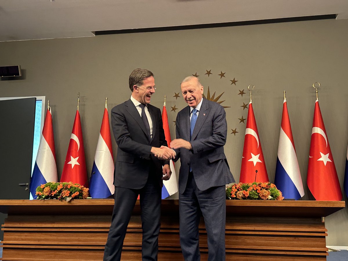 All smiles, but Erdoğan today did not clearly express his support for Dutch PM Rutte’s candidacy to become NATO’s next Secretary General. He did quip after the presser “We wish Rutte good luck on his new journey”