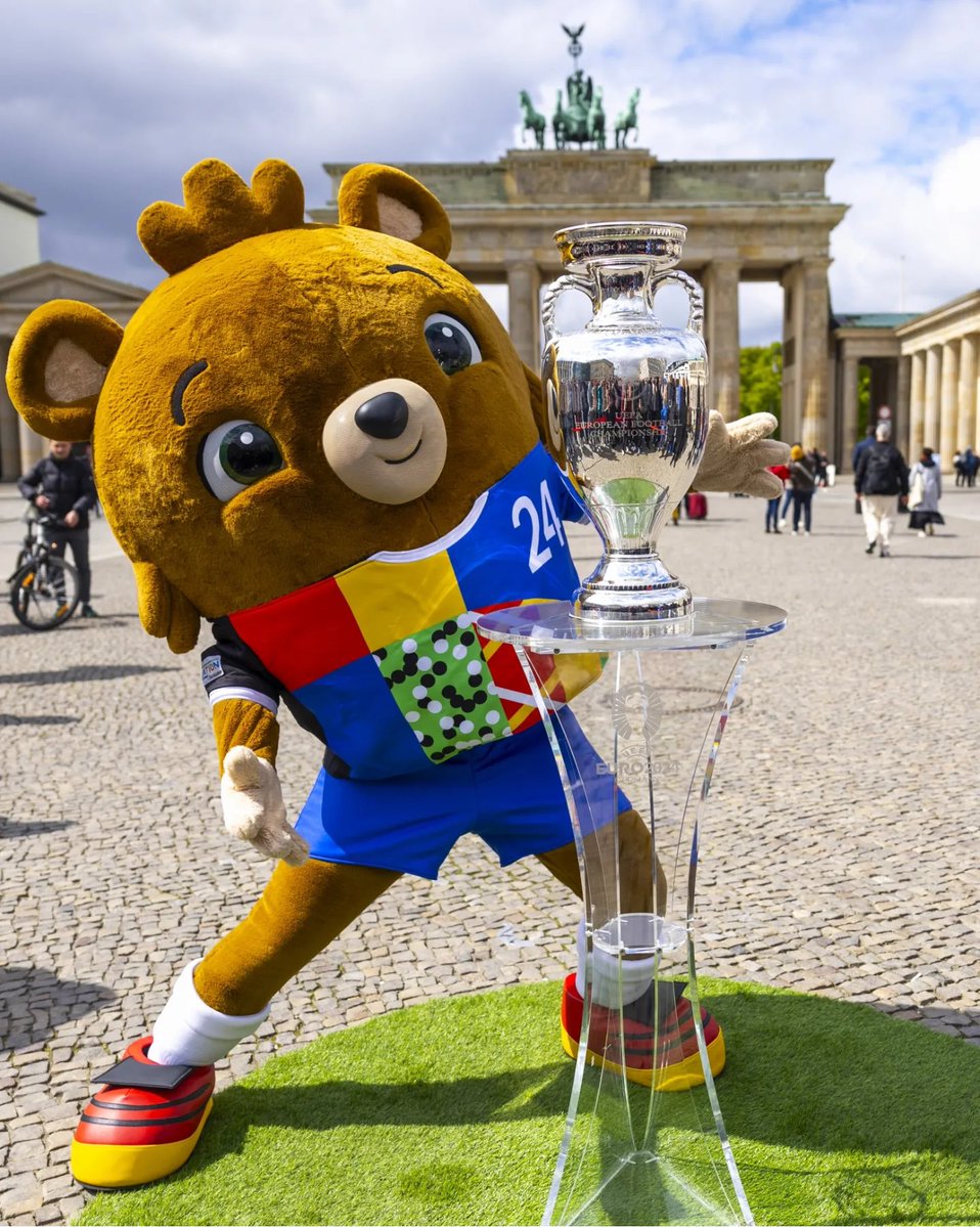 🏆'Avrupa'nın Kupası' Berlin'de görücüye çıktı.

#Euro2024TRTde