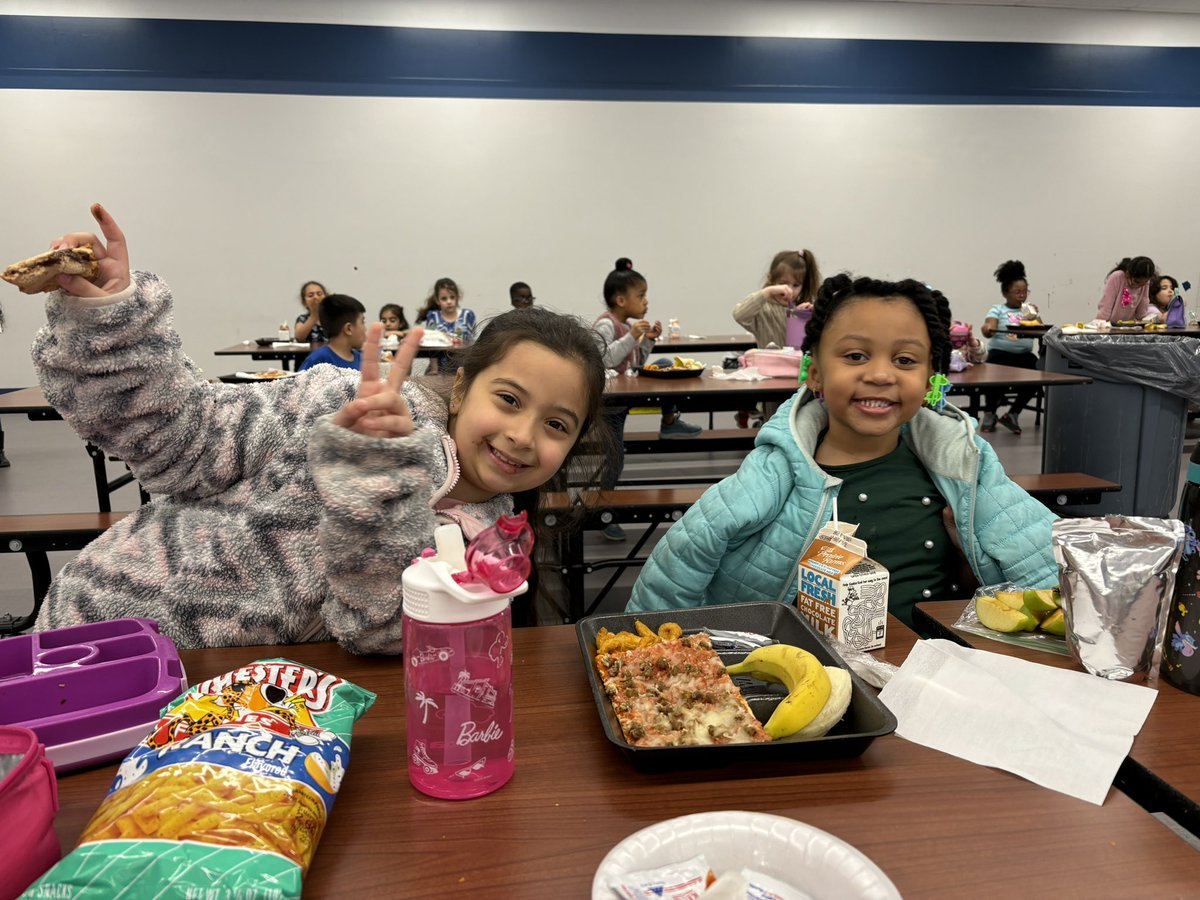 SPEDin2Learning's tweet image. I love Friday lunch dates with the kinders 
🩷