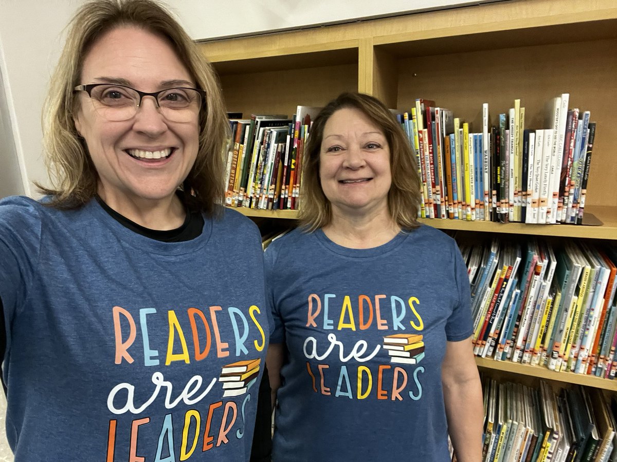 Twining @DavidsonComets with my amazing para @DeniseRJohns4 #nkclibraries @NKCSchools @angiegroenke @AndreaStauch @LaceyWatson01