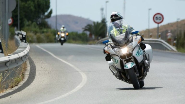 🛣  Si vas a Jerez al GP de España de #Motociclismo... Hasta el domingo está en marcha un dispositivo especial de seguridad. Algunos datos: 🏍️ 350.000 desplazamientos previstos 🏍️ 300 agentes de la @guardiacivil de Tráfico 🏍️ 50 funcionarios de la DGT