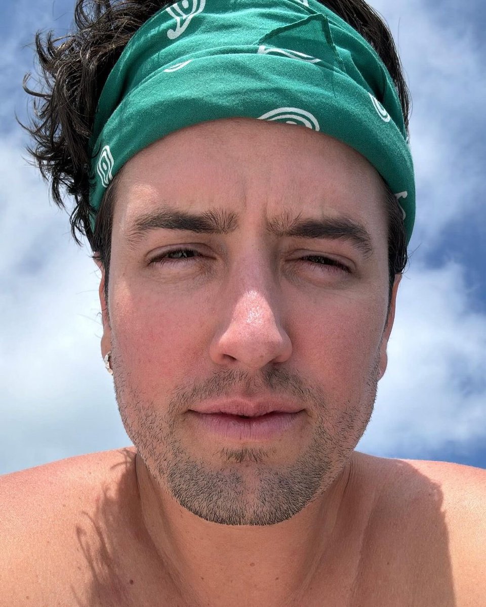 NEW LOGAN SELFIE JUST DROPPED