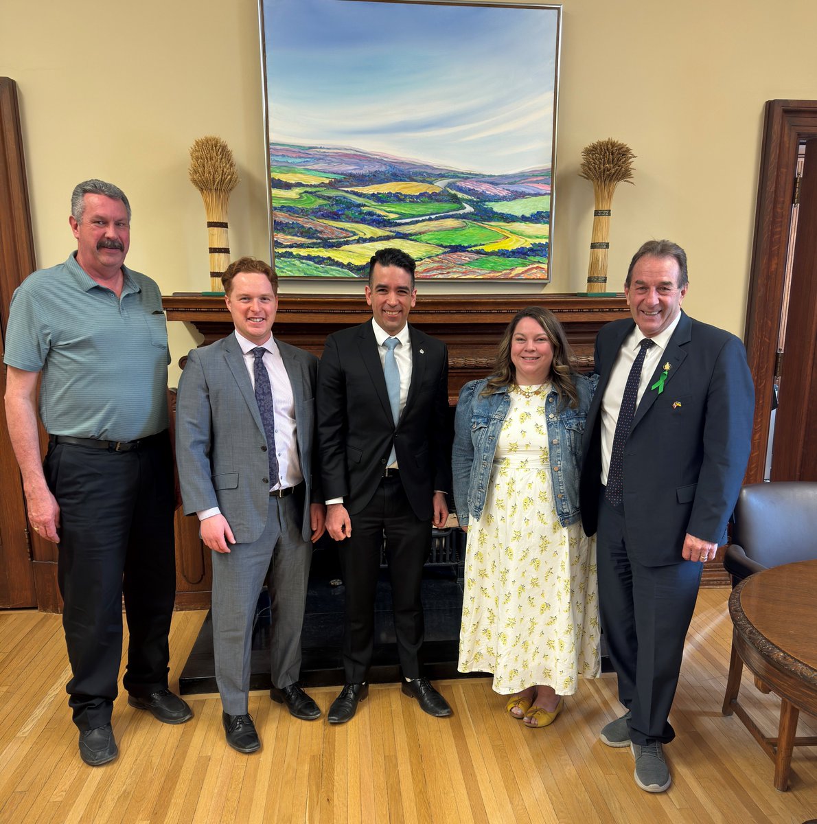 Thank you to Ron Kostyshyn, Manitoba’s Minister of Agriculture for meeting the CPA and @KAP_Manitoba. We appreciate your time and attention to discussing the Propane Decarbonization Roadmap for Canada and the important role of propane in Manitoba’s agricultural sector. #propane