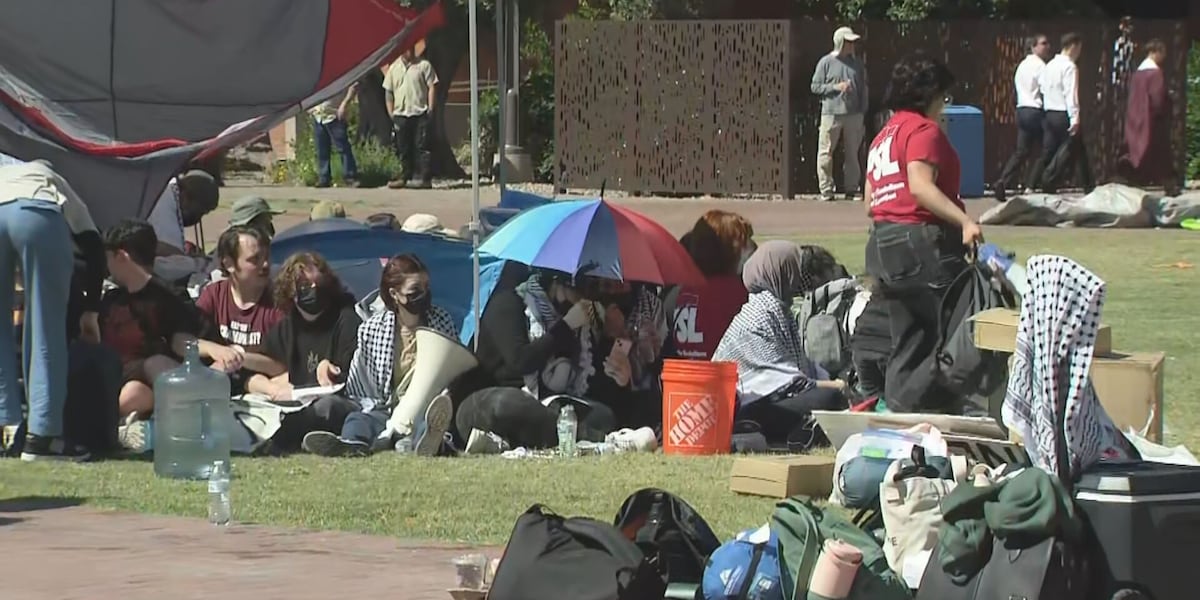 LIVE: Pro-Palestine supporters gather on Old Main lawn at ASU to protest Israel-Hamas war azfamily.com/2024/04/26/liv…