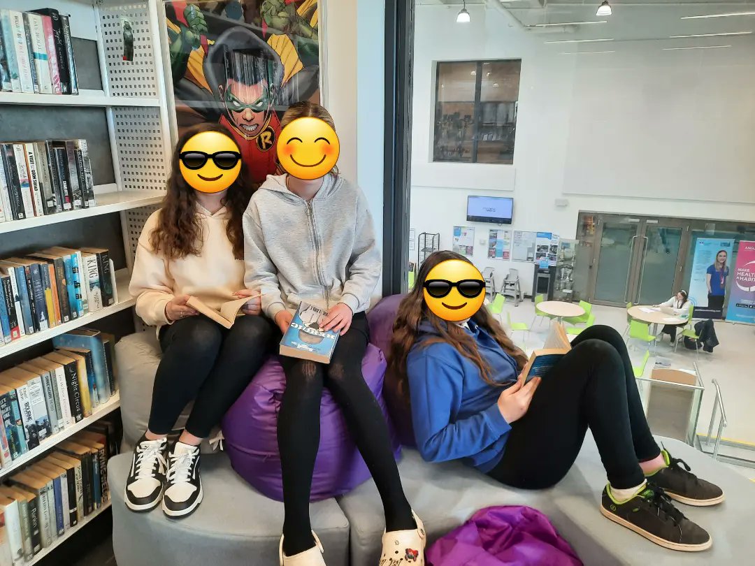 BrechinHighLib's tweet image. Fantastic to have Mrs Cameron and Apple back for more Literacy Friday reading, and chillaxing.
Really, the best day of the week!
#Therapet #ReadingForPleasure #ProudToBeBrechin @CanineConcern