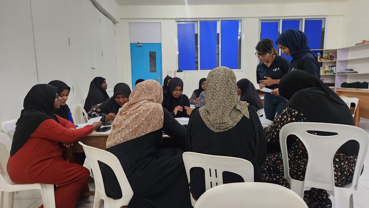 Happening now at K.Guraidhoo- Legal awareness session. In collaboration with @ABARuleofLaw @USAIDMaldives #MobileLegalAidClinic