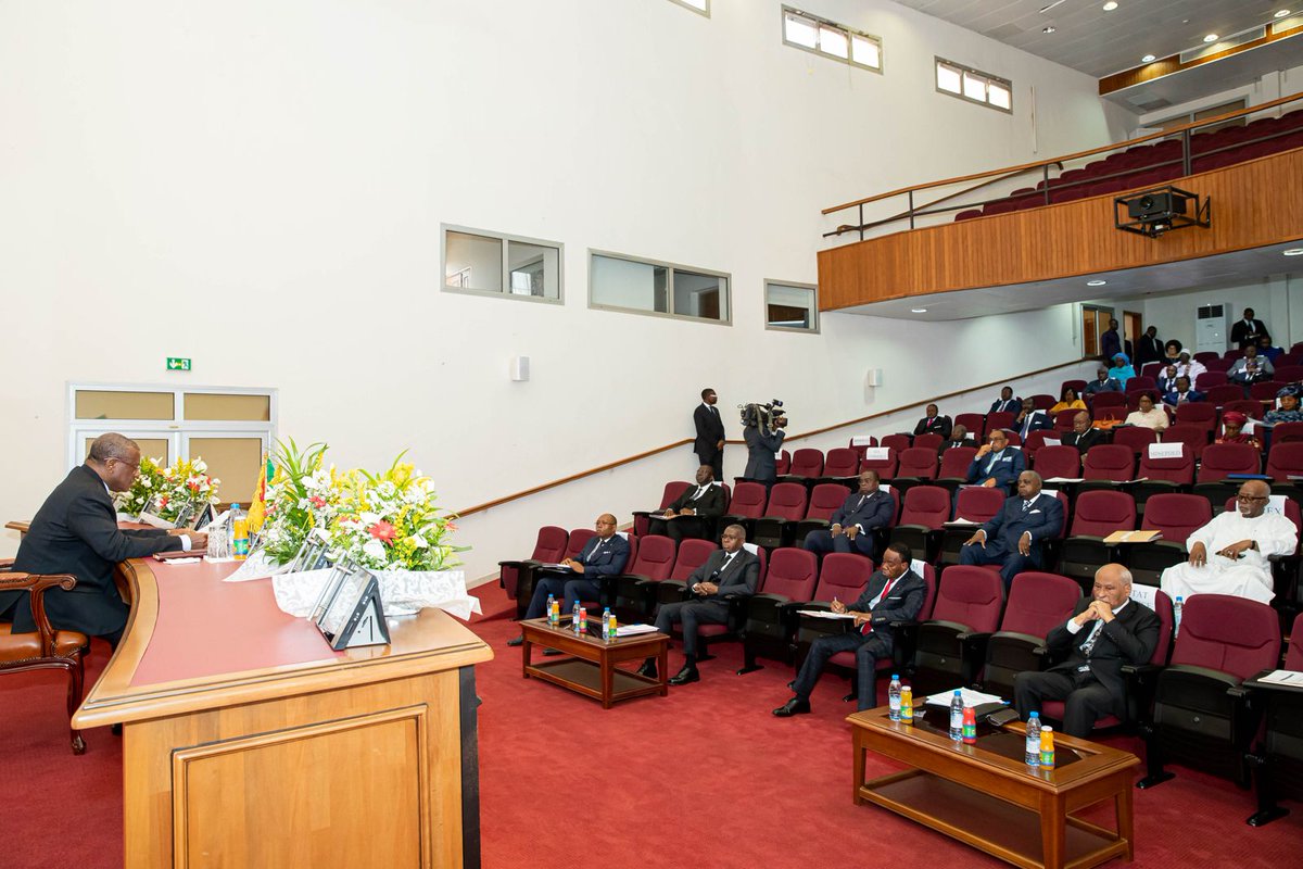 59,163 pupils in _Cours Moyen 2_ or Class Six have no birth certificate and run the risk of not writing their exams.

At the end of the Cabinet Meeting that I chaired on Thursday 25 04 2024 at the Star Building, I laid down, in the order of #Government priorities, the timely