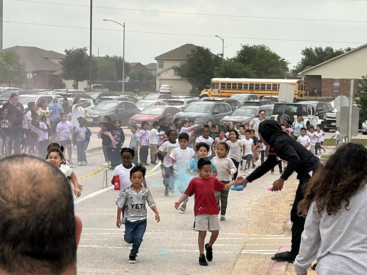 We got the opportunity to help out with Presidential Meadows Elementary Autism Awareness Color Run this morning. Always excited to help out! #ServantsHeart