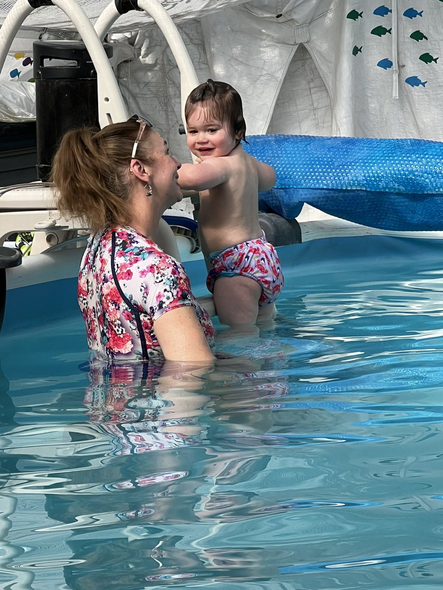 When your toddler gets aquatically skilled, the ladder is no longer an escape route but just something to swim to and from! #littleloggerheadsswimschool #aquaticsurvival #drowningprevention