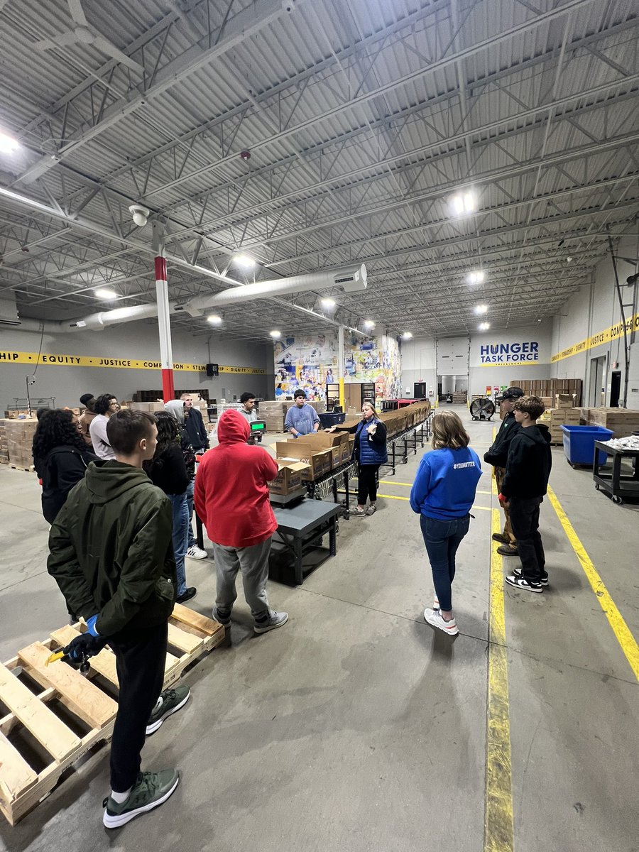 RoundTableOC's tweet image. Great to help out @hungertaskforce Milwaukee!  400 stock boxes packed for needy seniors in Milwaukee County!  New @RoundTableOC record!