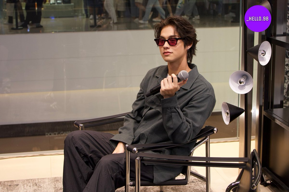 Hello98_th's tweet image. [Clip] “ ไบร์ท วชิรวิชญ์” ร่วมเปิดอาดิดาส แบรนด์เซ็นเตอร์/
ปลื้มคนชอบหนังฯกระแสดี/ ประทับใจแฟนๆคอนเสิร์ตเดี่ยวที่ญี่ปุ่น

📌: youtu.be/tH7Xz1ORI-U?si…

adidas x Bright 
#adidasSiamParagonxBRIGHT 
#adidasThailand 
#OriginalBlockPartyTH 
#bbrightvc