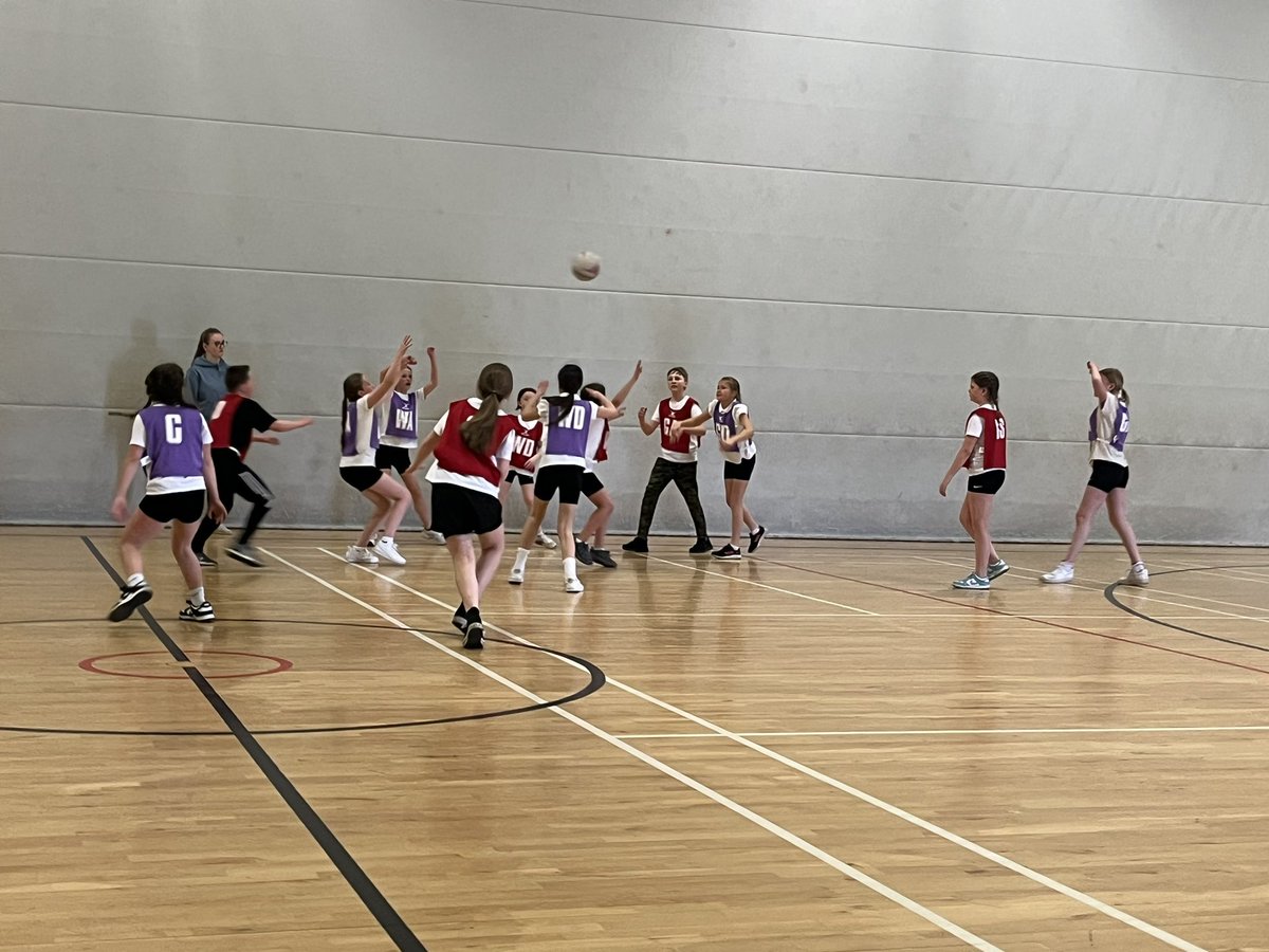 🏐A fantastic finale of our Forfar/Kirrie Netball League!Great to see the development of all teams across the year;credit to all coaches ⭐️ Congratulations @StrathmorePS who took the 23/23 win🥇& to ‘Players of the League’🎉Thanks to our amazing umpires @ForAcad @WebstersHigh