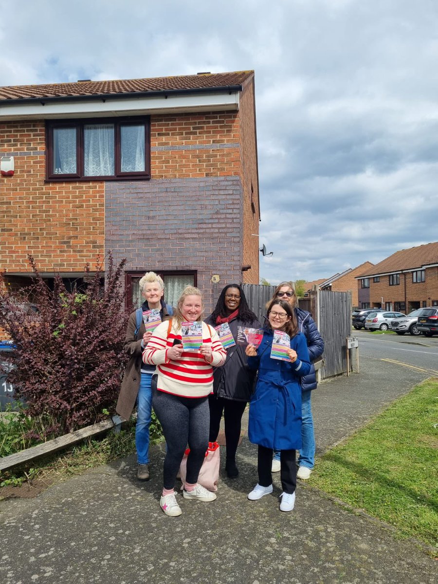 Another lovely canvass in Woodside speaking to residents ahead of a busy weekend out on the doors. Thanks to all who joined us. As always, lots of positivity for @SadiqKhan @MinsuR and our fab @LondonLabour GLA candidates. ❤️🌹