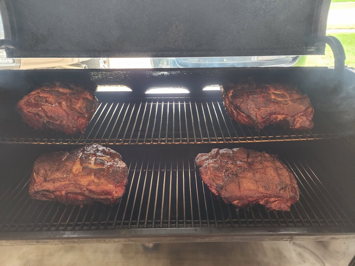 Pork butts are looking tasty!! #CruzCrew