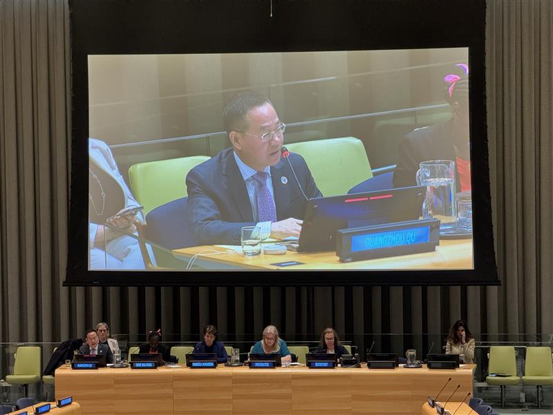 At the #UNGA Informal Interactive Dialogue on #Commodity Markets, Director of @FAO's Liaison Office to the @UN in New York, Mr. Guangzhou Qu, highlighted the consequences of falling into a commodity dependence trap and how Member Countries can escape it. ➡️bit.ly/3wcIYrE
