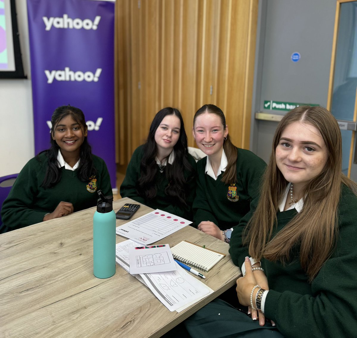 Thank you to the over 100 students for joining our Maths Quiz today! 🎉 It was a massive success, and a huge thank you to @Yahoo for their generous support! #dublincityuniversity #dcuaccess