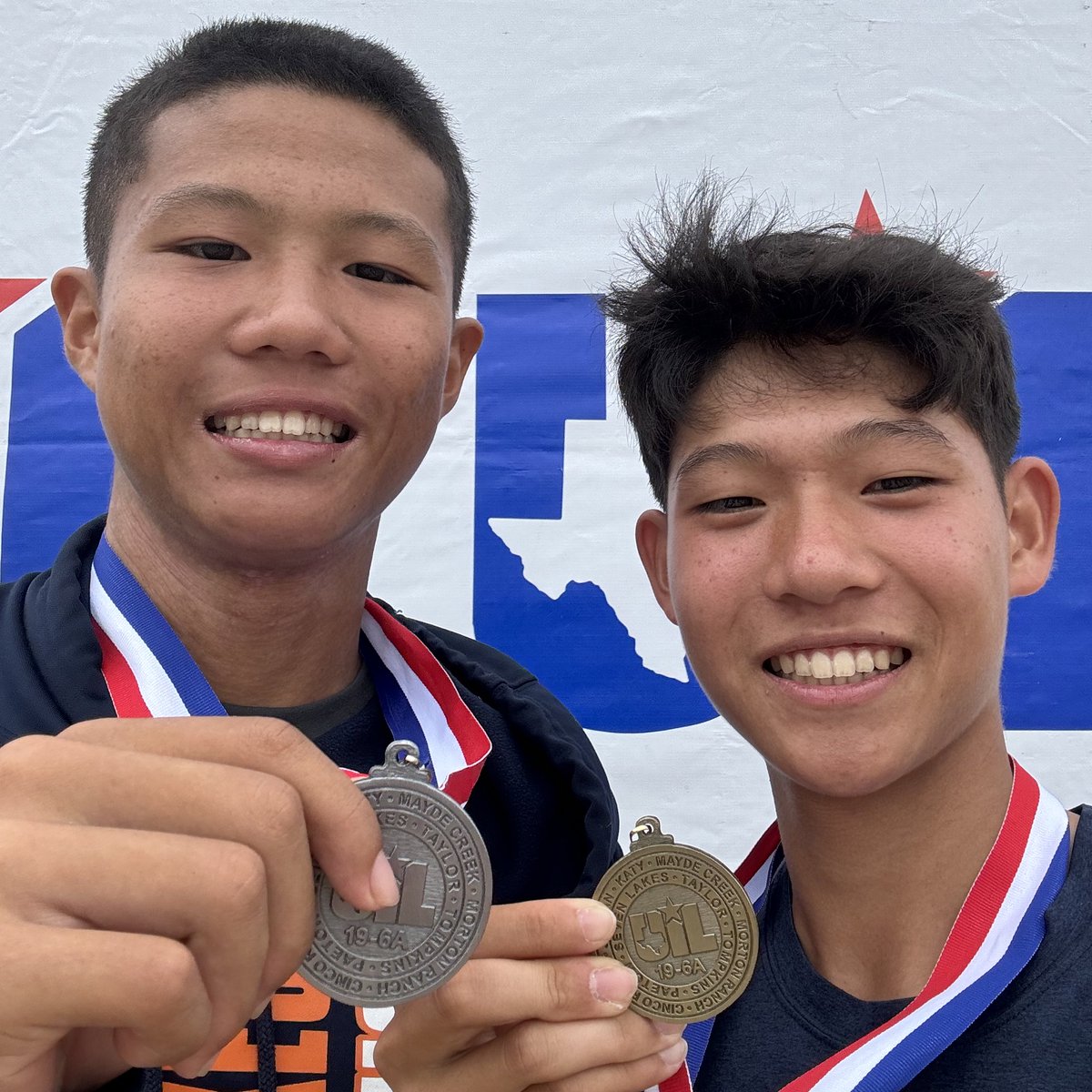 6 of our 10 entries at the District Tennis Tournament have advanced to the finals. The first ones to finish are boys singles. And the Xu brothers took 1st and 2nd! Both are now moving on to regionals.

So proud of you, Allan & Aidan! 🧡🥇🥈💙

#SpartanNation #WeAre7L…