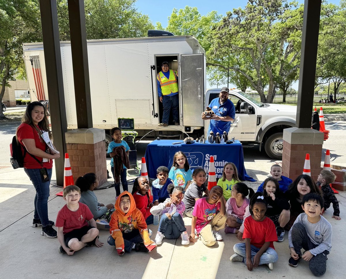 Lackland Elementary students had an opportunity to participate in Career Day! This experience allowed students to receive a “glimpse” about future career possibilities and opportunities. We are thankful for everyone who made this event a success for our students!