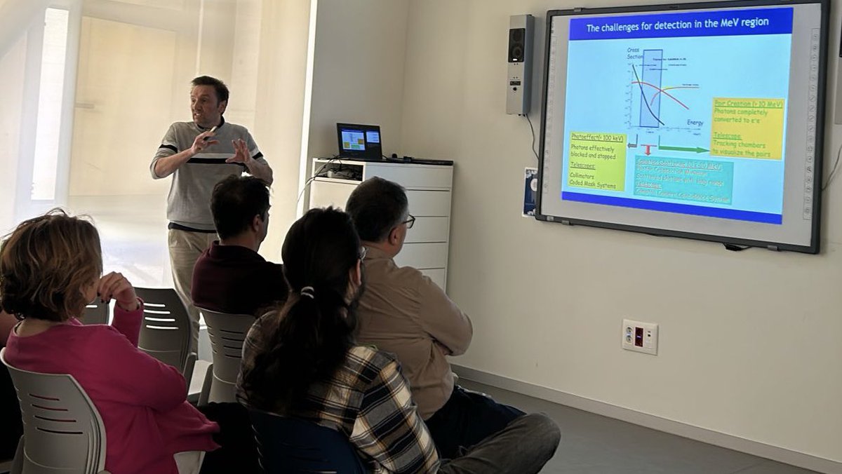 #ICTSNews Our colleague Jose Manuel Alvarez, from the Radioprotection Unit, enlightened us about the Laue lens in Astrophysic. Thank you for your interesting talk!!