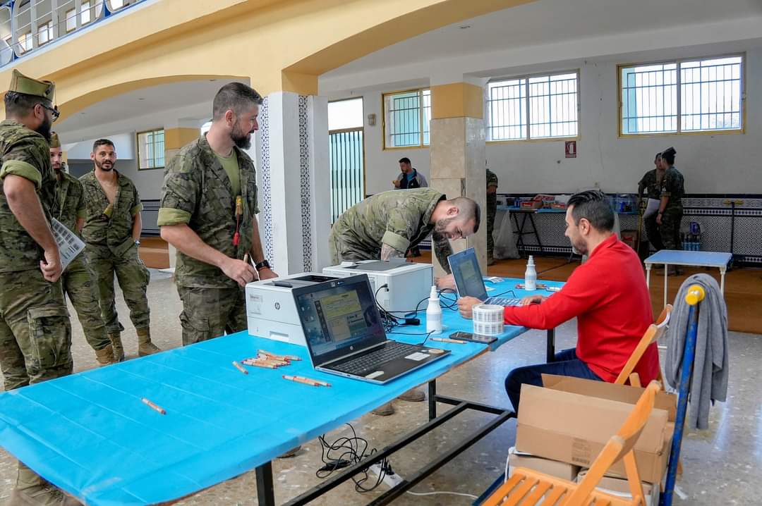 Hoy los legionarios de la Brigada “Rey Alfonso XIII” II de #LaLegión aportan su granito de arena a la sociedad de forma altruista, con más de 300 donaciones de sangre y plasma al Centro de Transfusión Sanguínea de Almería @EjercitoTierra