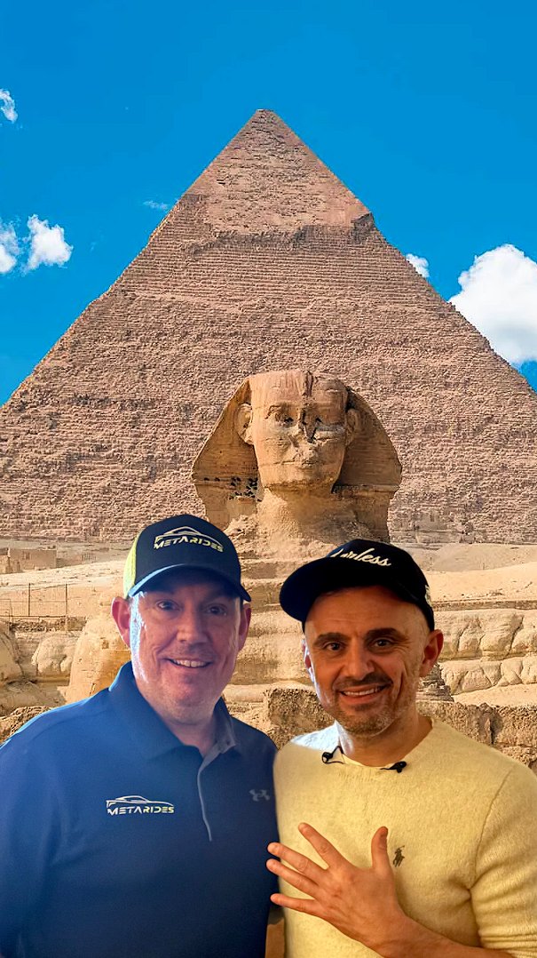 😎 The hurmie & Gary world tour is now in Egypt & the weather is sensational! 5⃣ yes Gary - this is our 5th location! 🤣🤣 @hurmieNFT @garyvee #MetaRides #veefriends