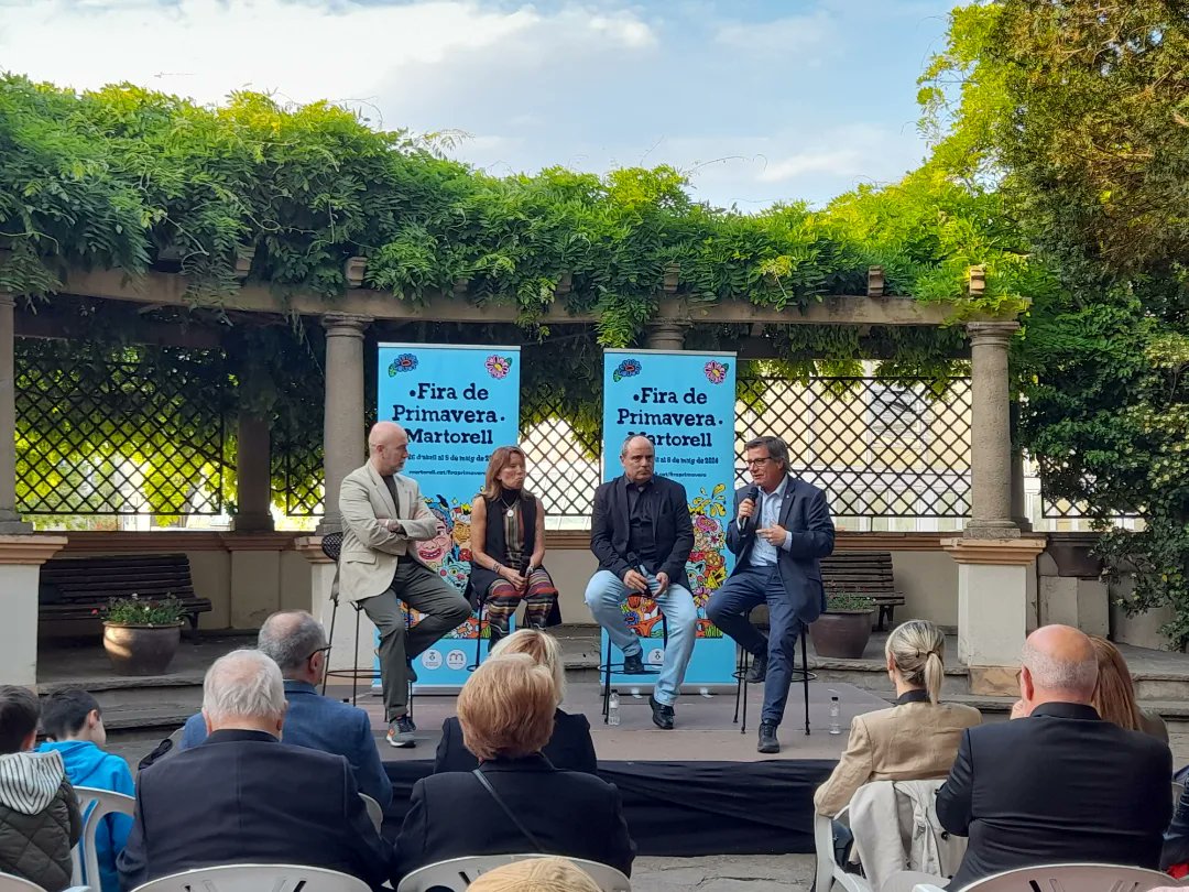 xavifono's tweet photo. Donem el tret de sortida a la Fira de Primavera de #Martorell amb el tradicional Pregó als Jardins de l’Enrajolada, a càrrec de Montse Torras i Ton Toset, mestres i fundadors de l’ONG Mans Mercedàries.

Bona Fira a tothom ! https://t.co/erxiIh4AAW