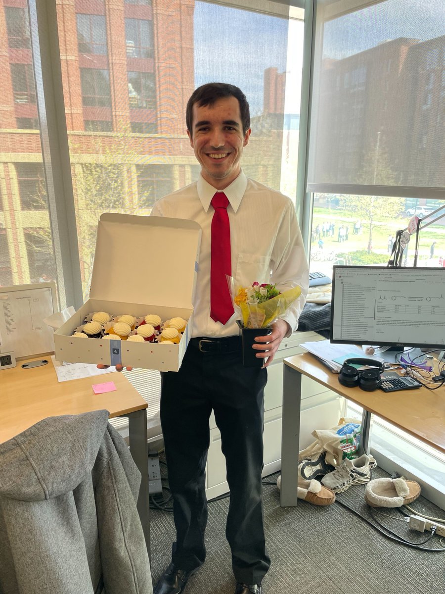 Today our second-year student Jeff @JeffKlingKlang passed his candidacy exam! All his hard work has paid off, enjoy your moment!!