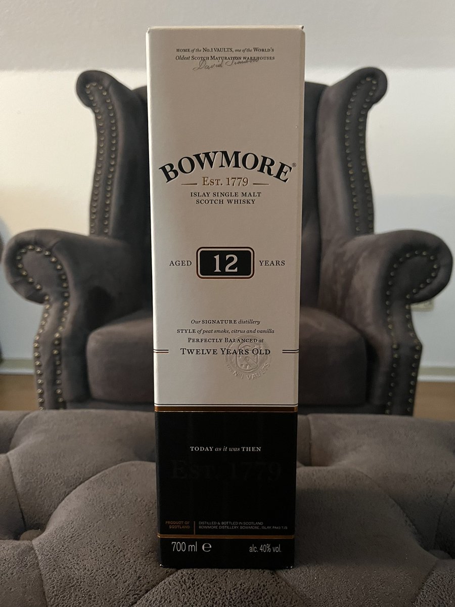 Coming soon for the next WhiskyTime: The @bowmore 12y, matured in Bourbon and Sherry Casks 🥃

@beamsuntory #bowmore #bowmorewhisky #islay #islaywhisky #peat #peatedwhisky #whisky #singlemalt #whiskytime #whiskytim #whiskytasting #whiskyweekend