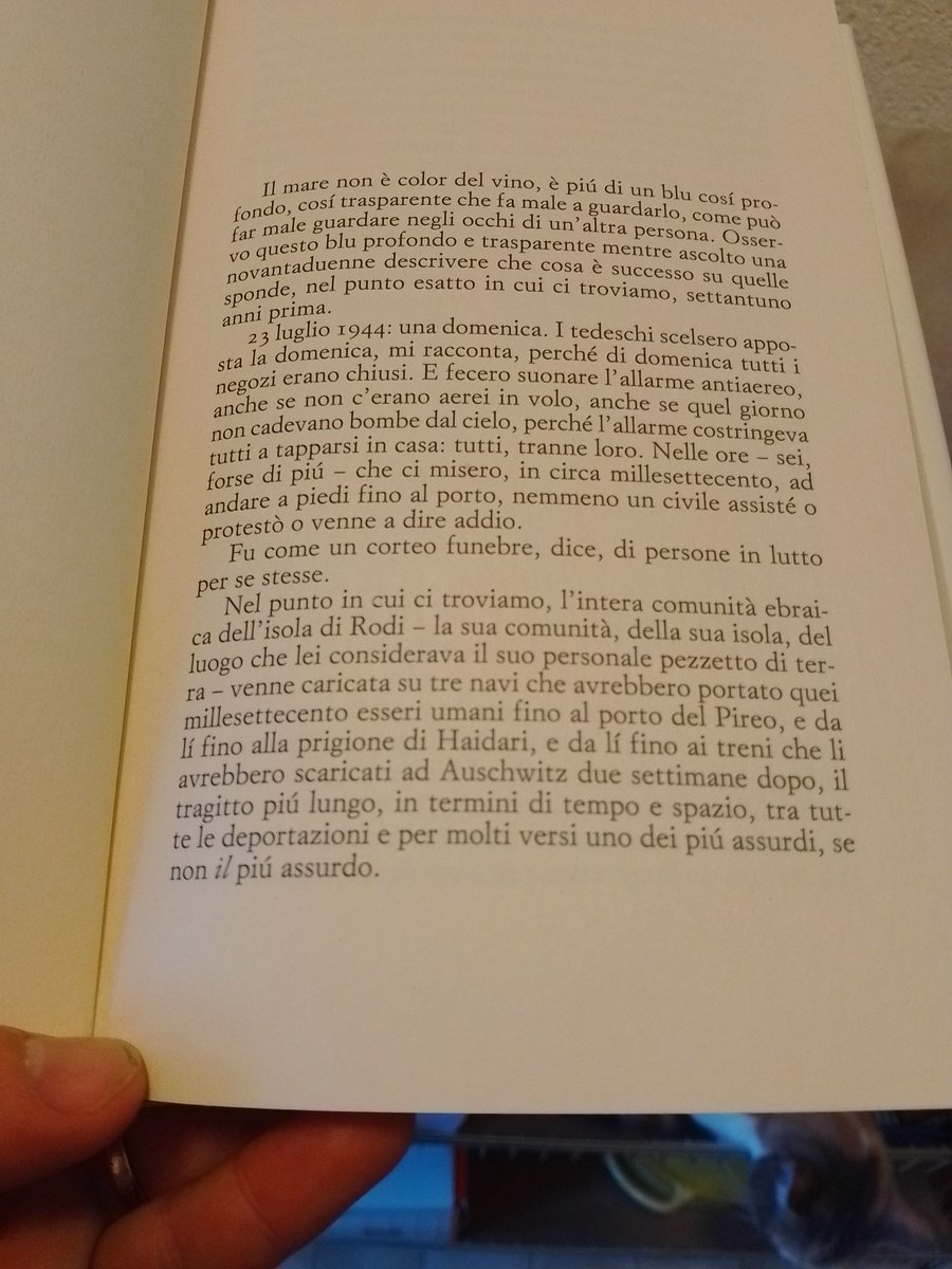 Apro questo libro tanto atteso e trovo questo. Leggetelo, se vi va @Einaudieditore