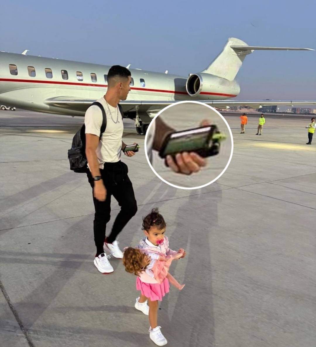 🚨 Cristiano Ronaldo was watching Real Madrid vs Barcelona while travelling. 🤍 #SPOTWITHJENNIE #JENNIE #RightPlaceWrongPerson
