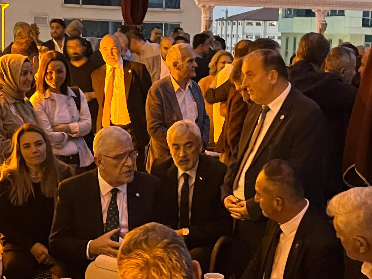 Yarın kongreye gidecek olan İYİ Parti’de, Genel Başkan adayları üst kurul delegelerinin kaldığı otelleri ziyaret etmeye başladı. Delegelerin, Genel Başkan adayı Müsavat Dervişoğlu’na olan yoğun ilgisi dikkat çekti.