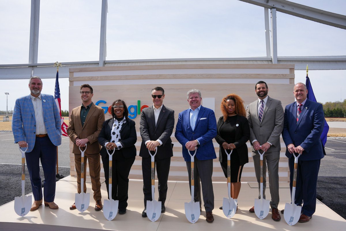 🌐 Exciting news! Google's new $2B data center in Fort Wayne solidifies #Indiana's role as a leader in #AI and the future economy. This venture not only brings 200 jobs but also fosters local talent and propels us towards a sustainable digital future. events.in.gov/event/gov-holc…