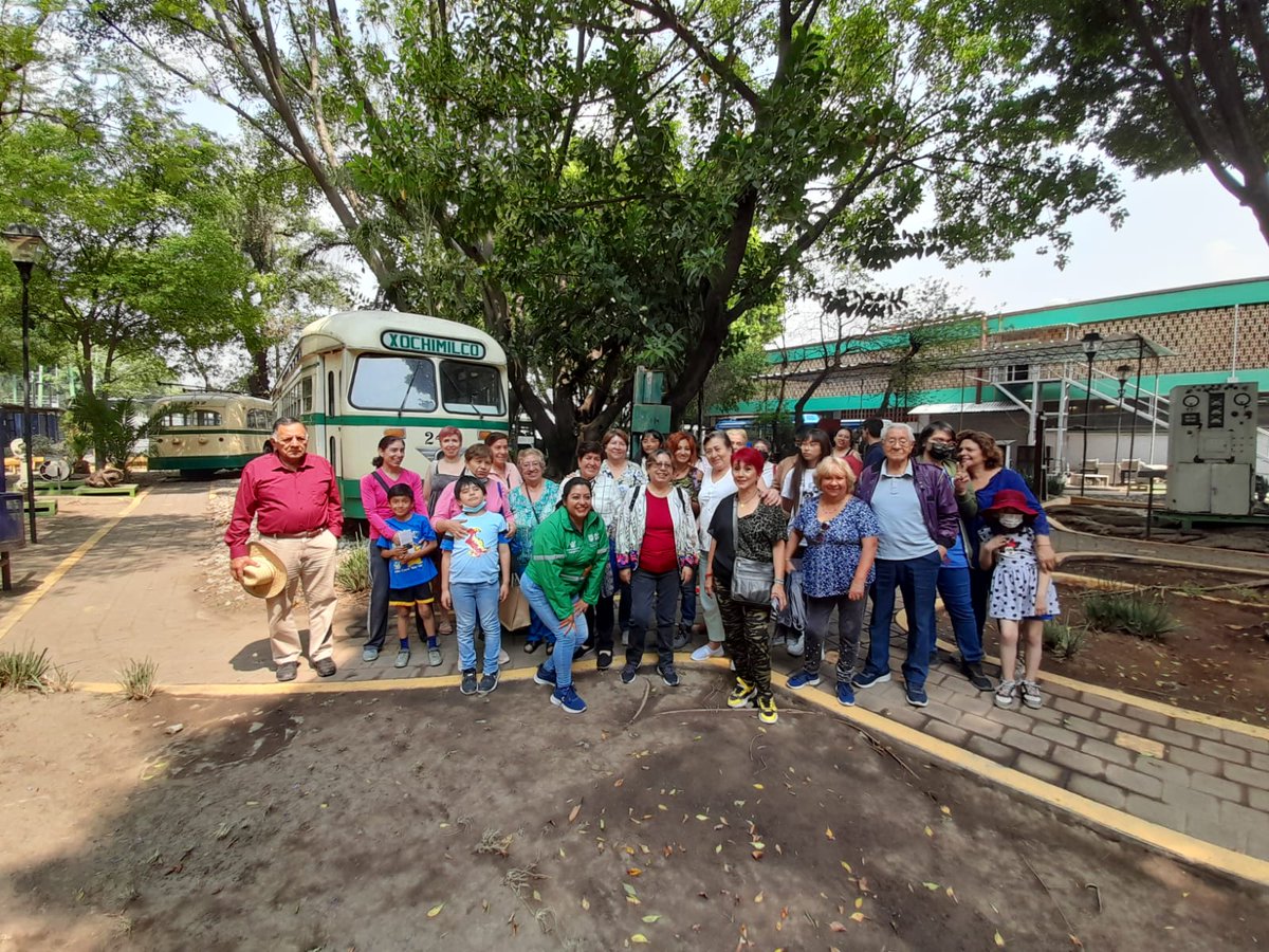 Con Colibrí Viajero, vecinas y vecinos de Iztacalco realizaron una visita al Museo de Transportes Eléctricos.