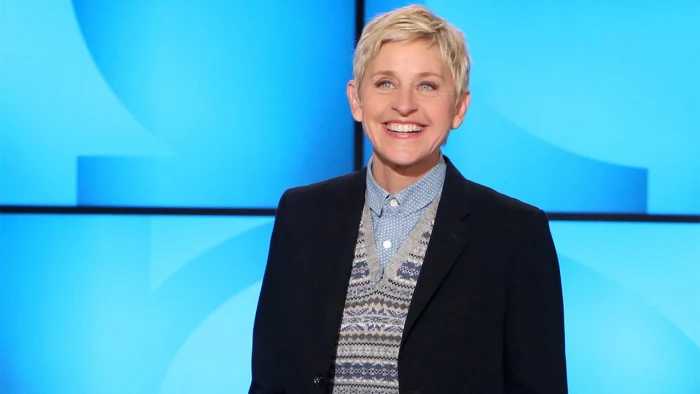 Ellen DeGeneres Tackles Controversial End of Daytime Talk Show During Stand-Up Tour #Ellen daytimeconfidential.com/2024/04/26/ell…