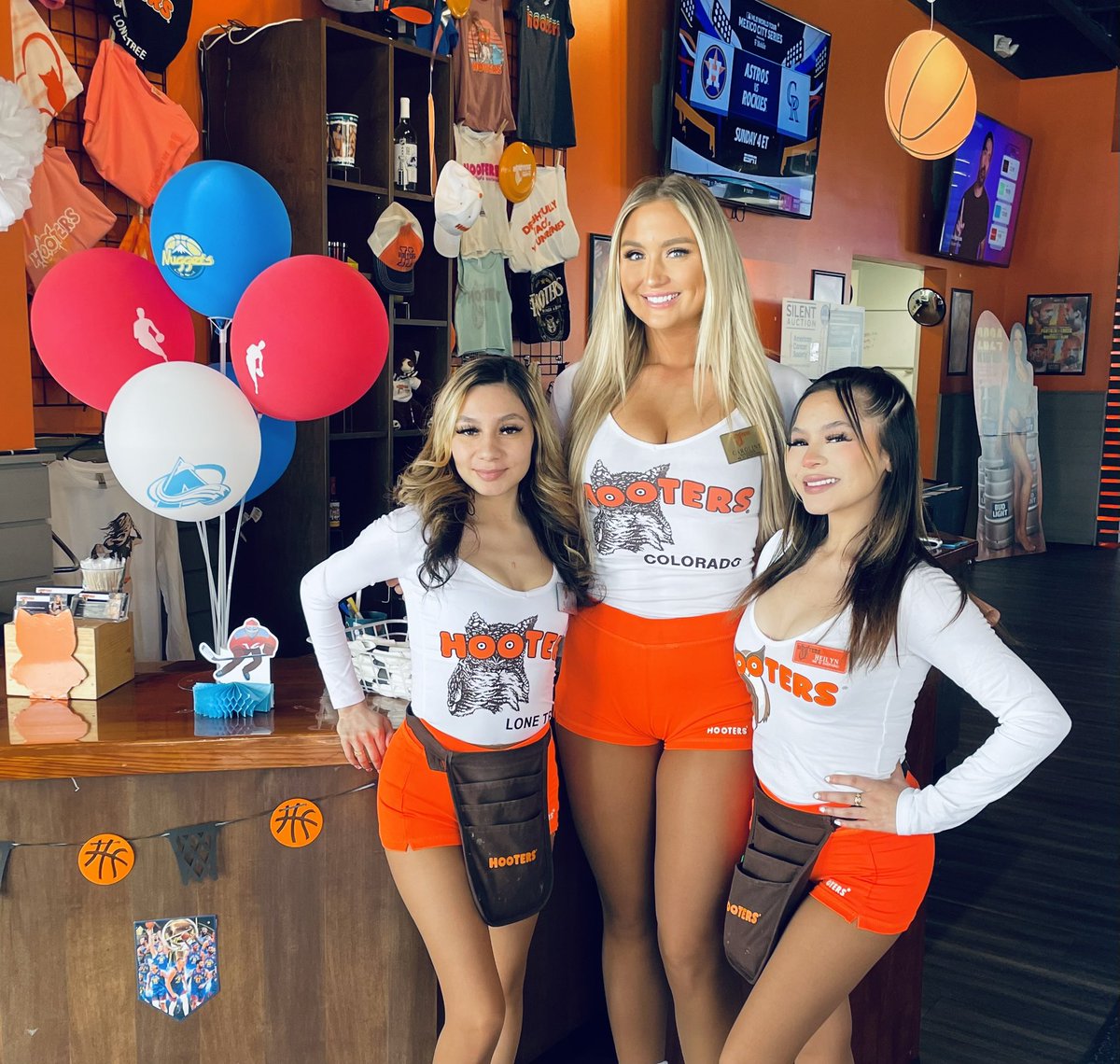 Hooters Lone Tree is ready for The Av’s game tonight! Who’s coming by to get their cheer on?! 🏒 #goavsgo