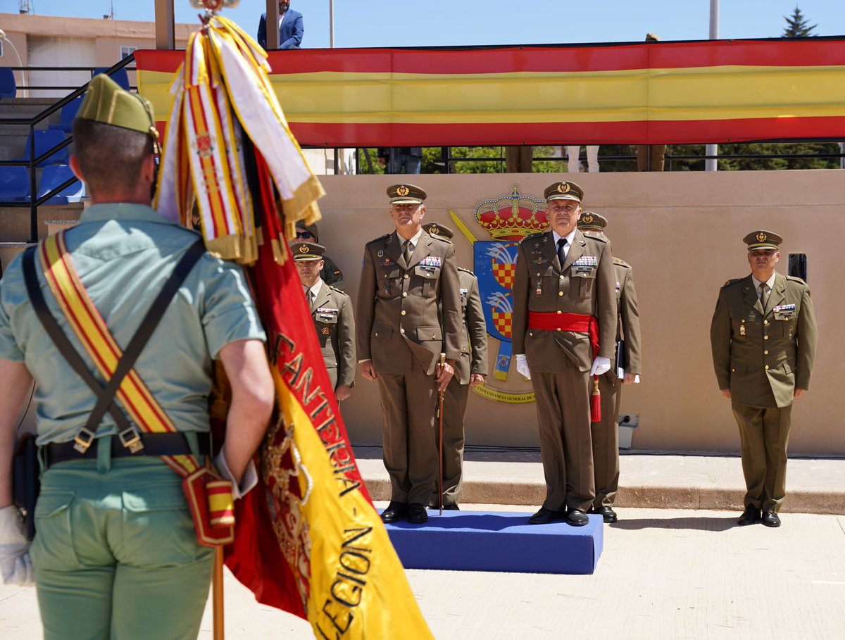 El general Félix Abad Alonso, 2° Jefe de la Comandancia General de Melilla y Jefe de la Base Discontinua Teniente Flomesta, se ha despedido hoy ante una formación en la que han estado representadas todas las Unidades de la @COMGEMEL_ET. ¡¡¡Enhorabuena, mi general!! @MCANA_ET