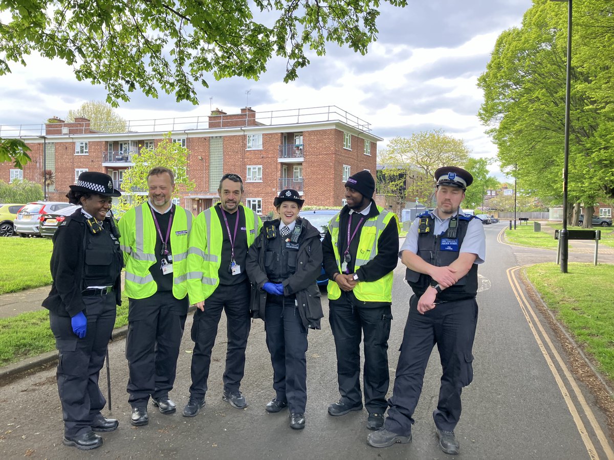 Chiswick Police joined with Hounslow enforcement officers for a weapons sweep in Edensor Gardens