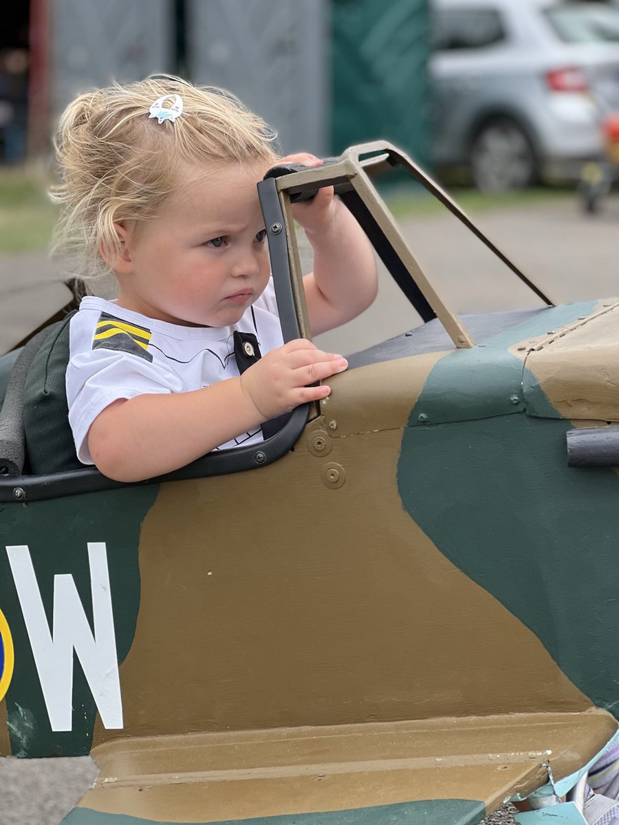 Happy #WorldPilotsDay. To those who fly professionally, those who fly for fun, those who have hung up their headsets, and those just getting started...safe flying and smooth landings! 👩🏻‍✈️👨🏻‍✈️✈️ #avgeeks #pilots