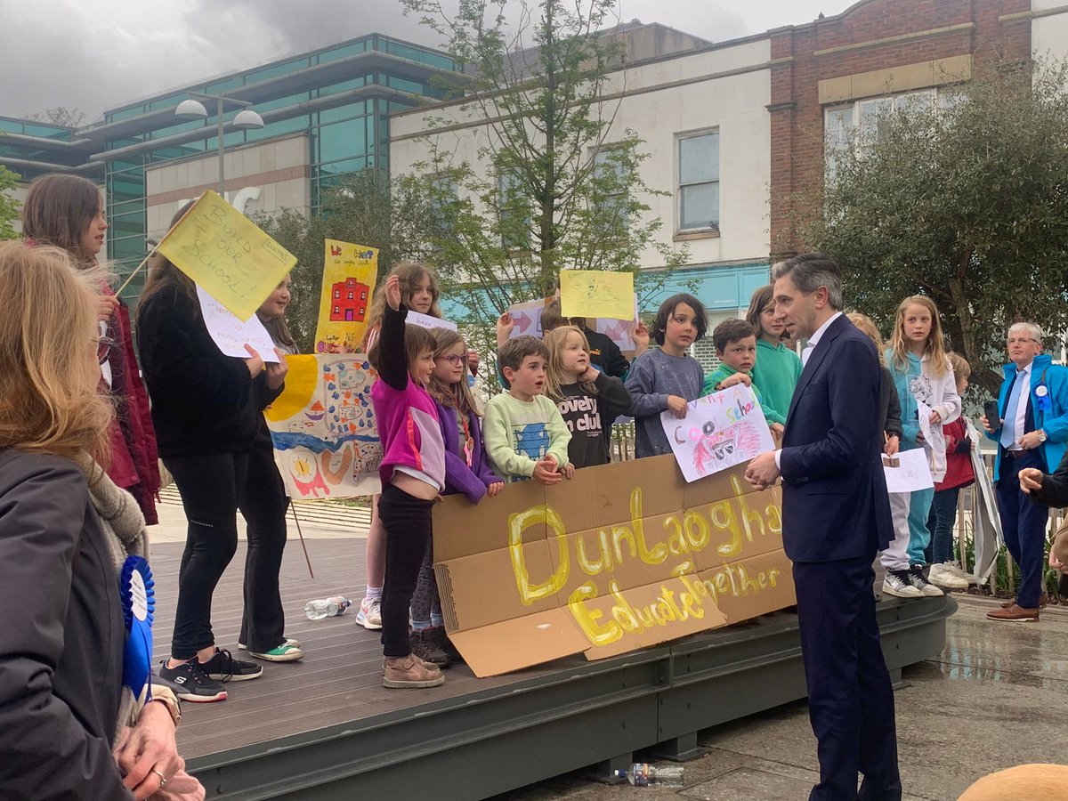 @EducateTogether Educate Together Students in Dún Laoghaire meet An Taoiseach yesterday, ask him to build their school! @SimonHarrisTD @Education_Ire @NormaFoleyTD1 @LorraineHallFG