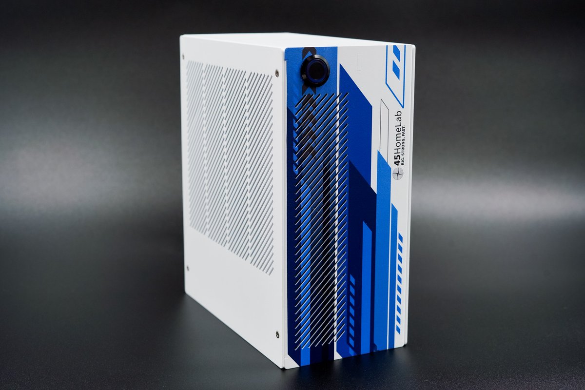 45Drives's tweet image. We’re back with a big update on the Home Client and Home Workstation, two new products from 45HomeLab (and coming soon to 45Drives Enterprise). These are compact, Linux-based PCs to slot into your home environment.
A thread 🧵🧵👇