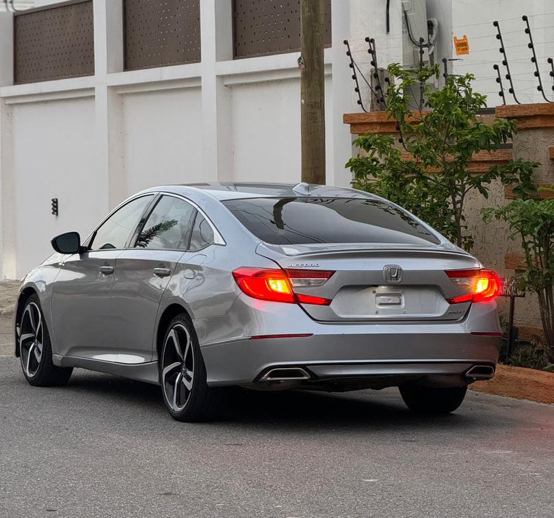 2020 Honda Accord Sport 
2.0T engine 
70k miles 
Remote Keyless Entry
Keyless ignition
Leather interior 
Sunroof 
Apple Carplay and Android Auto
Collision Mitigation Braking System
Lane Keeping Assist System
Blindspot Monitor
Fully loaded 

Price - 345k p3 😁

What’s app no in…