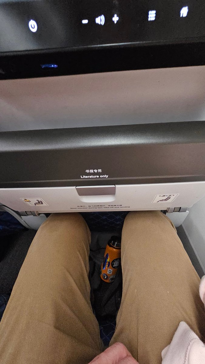 TravLCox's tweet image. About to take on 14 hours of this. I&apos;m fine. #tallpeopleproblems