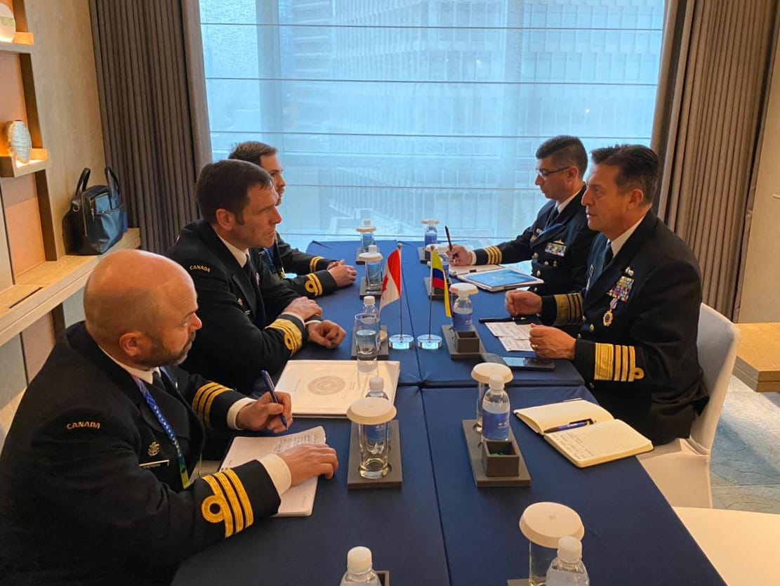 En el marco del Western Pacific Naval Symposium 2024, en Qingdao, #China 📍, sostuve encuentros muy fructíferos con representantes de la @USNavy 🇺🇸, @naval_peru 🇵🇪, @RoyalCanNavy 🇨🇦, @MarineNationale 🇫🇷 y las Armadas de China 🇨🇳 y Corea del Sur 🇰🇷