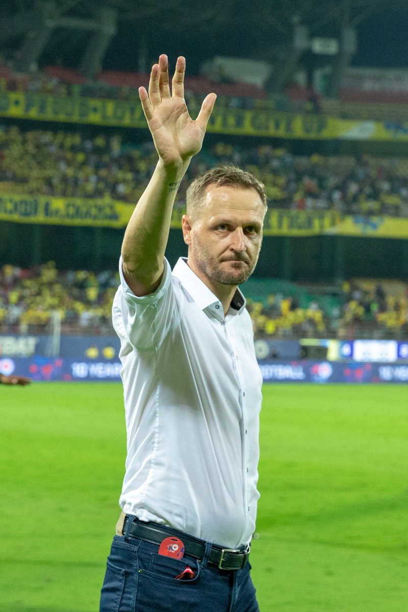 The Golden Handshake takes place! The Yellow Army bids farwell to Ivan Vukomanovic! End of an ERA at Kerala Blasters! #IndianFootball #ISL #KeralaBlasters #KBFC