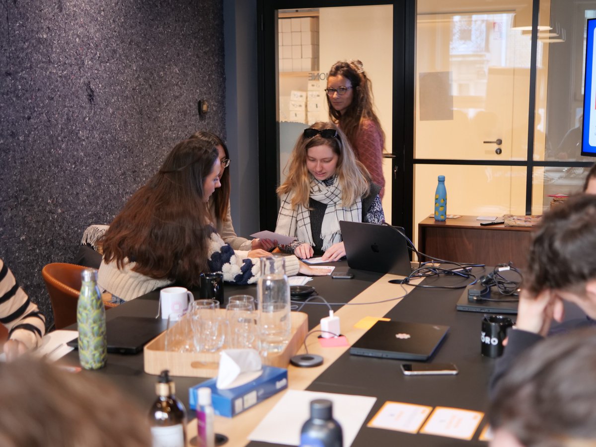 🤝 Cette semaine, les équipes du pass ont participé à un atelier de sensibilisation aux préjugés, dans le cadre de la politique d'inclusion du pass ! Au programme : des activités et discussion pour permettre un quotidien toujours plus inclusif au pass.